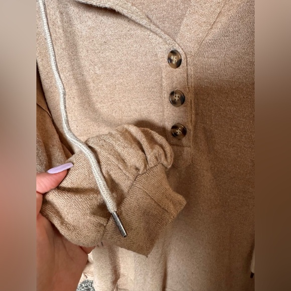 VICI HOODED TOP - Picture 11 of 11